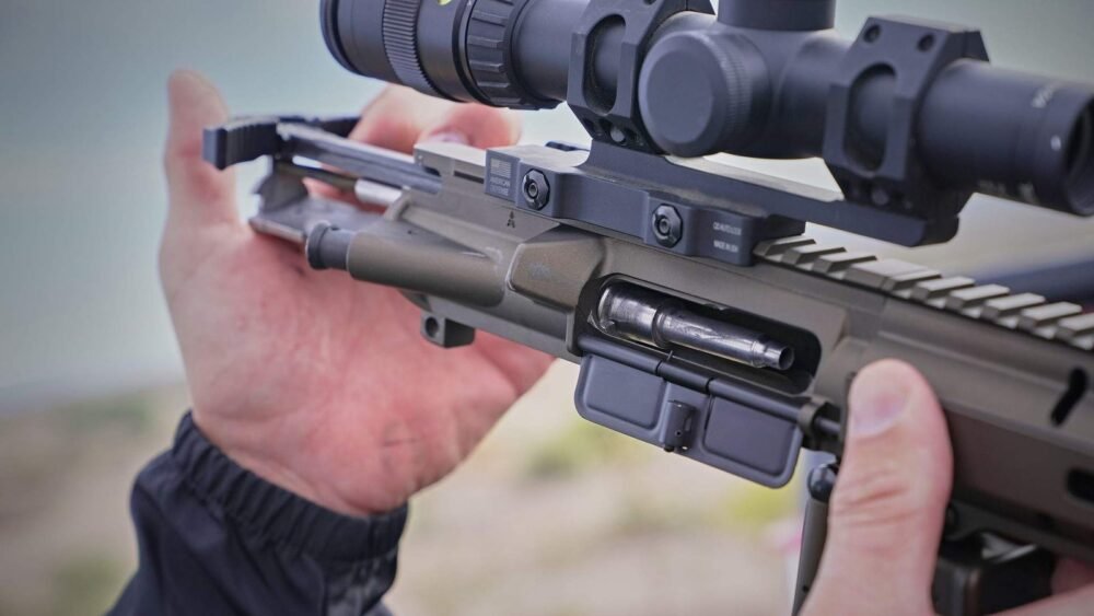 CMMG AR-15 .22LR Einstecksystem_eingesteckt CMMG-AR-15-.22LR-Einstecksystem inkl. 3x 25-Schuss Magazin